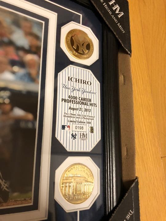 【新品】イチロー　日米通算4000本記念　盾