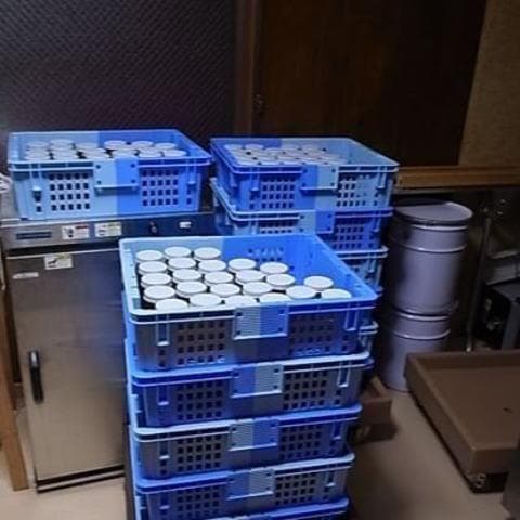 リピータ多数　プロが絞った濃厚な味わいの国産百花蜜　梅酒瓶入り　おまけ付