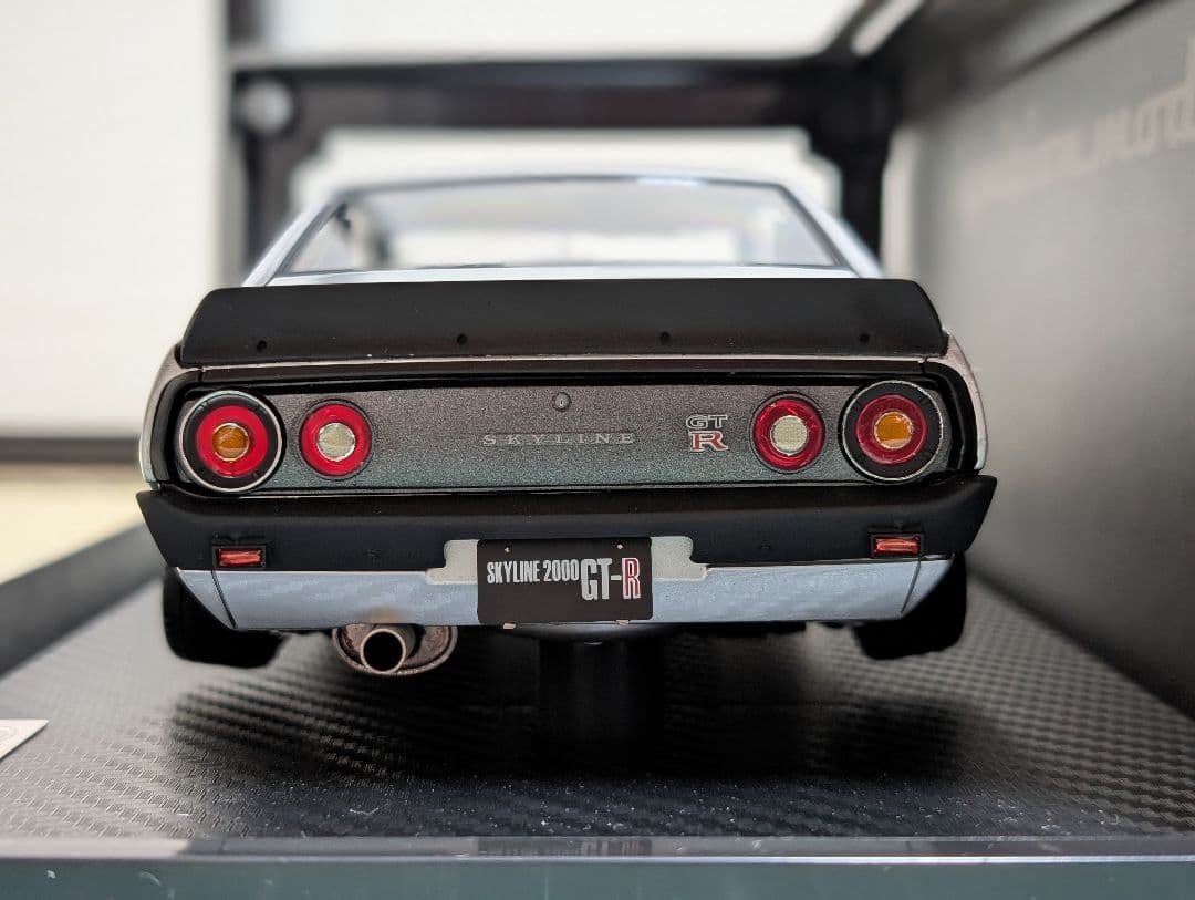 イグニッションモデルスカイライン 2000 GT-R シルバーカスタム　1/18