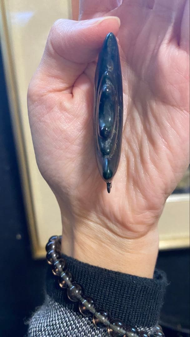 神棚でエネルギー注入済　獣形勾玉 おそらくネフライト？　魔除け