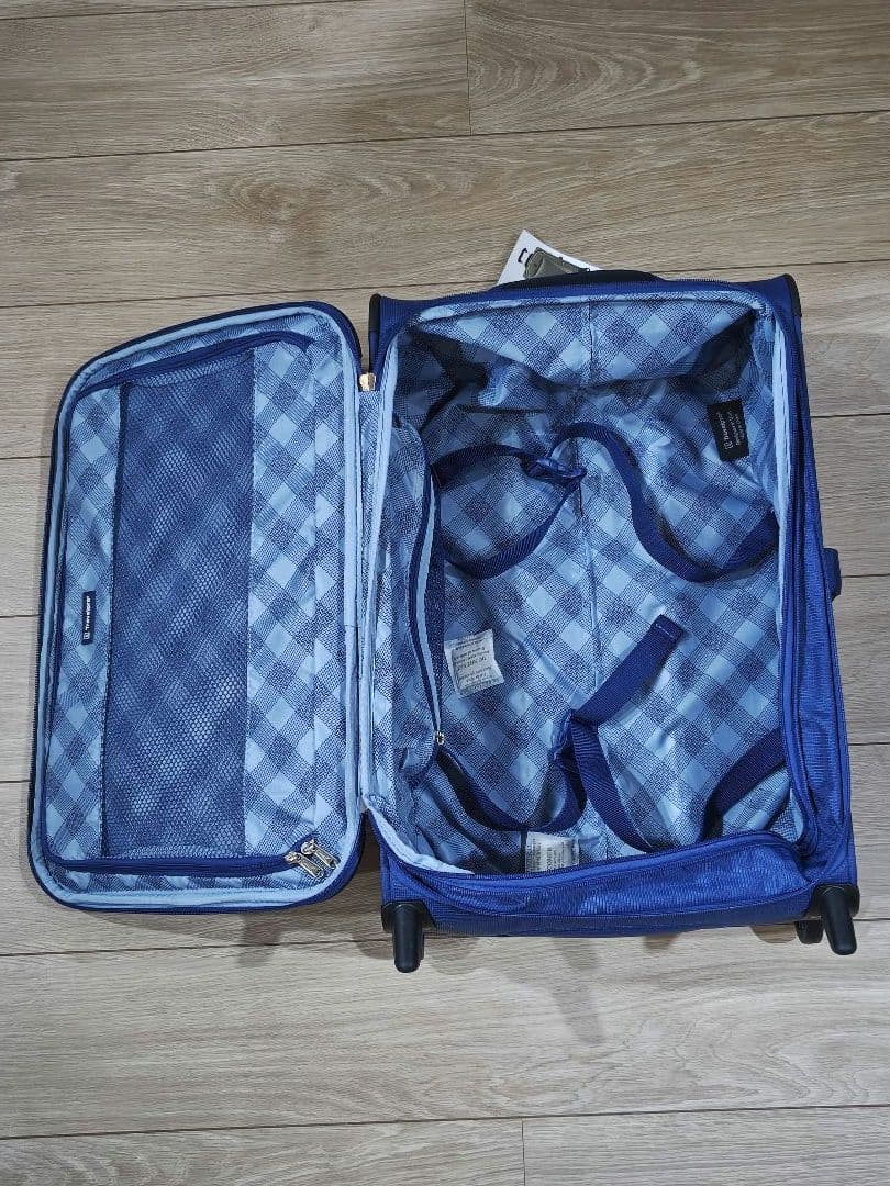 [Travelpro] Maxlite 5 22インチ 拡張可能スーツケース