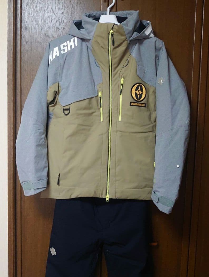 値下げ　オガサカ デサント スキーウェア(O)限定品　極美品