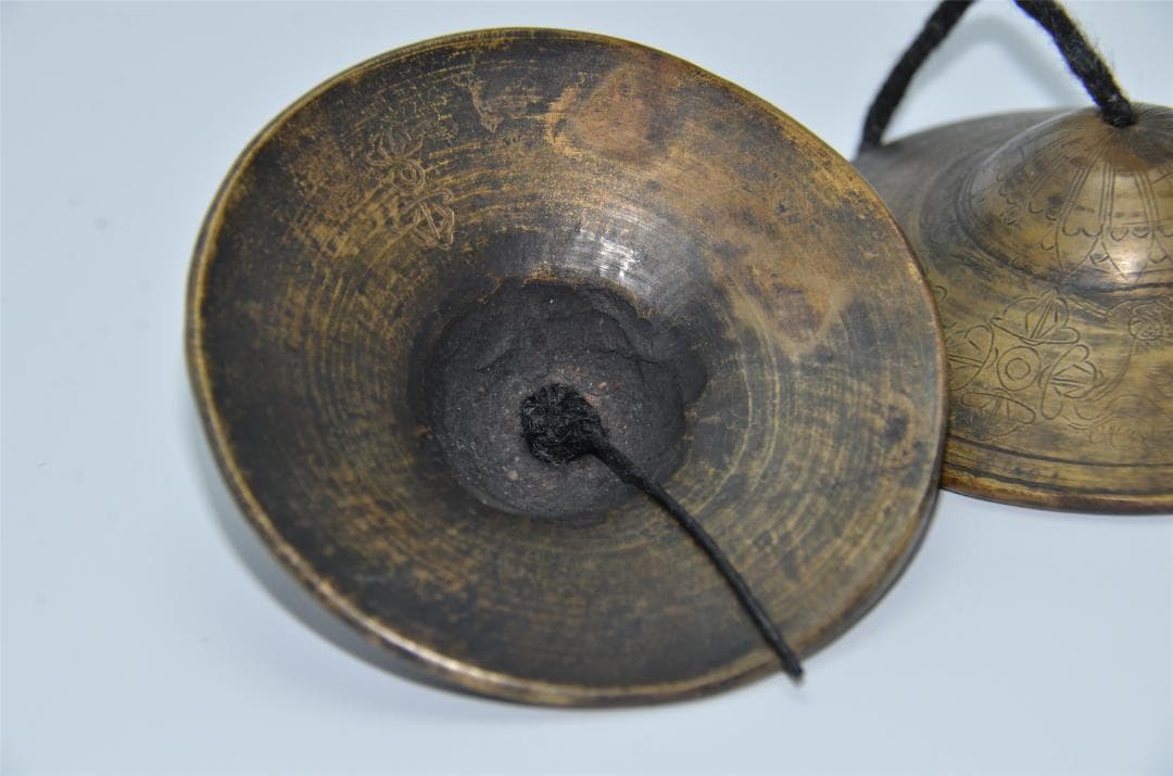 仏具　妙鉢　密教　鳴り物　シンバル　銅鑼　打楽器　仏教美術