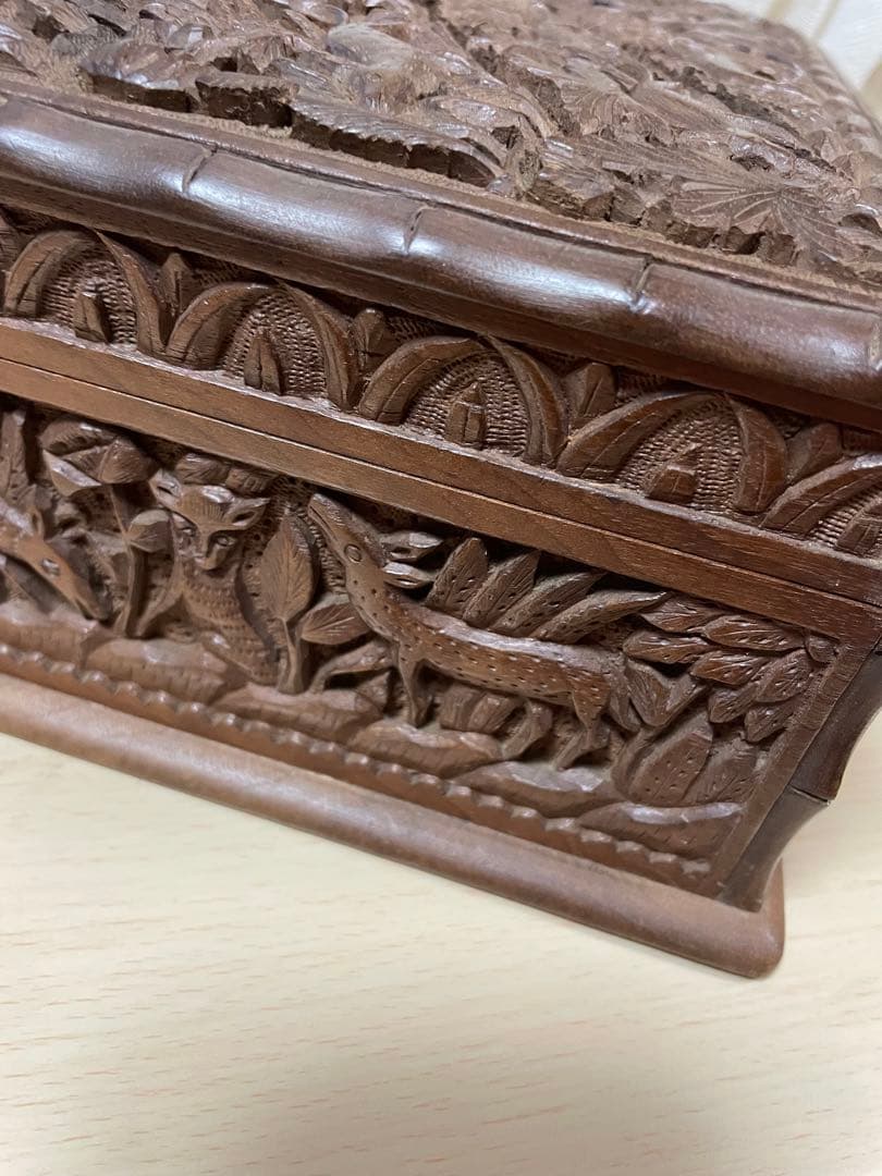 ヤギ　インド　アニマル　カシミール　伝統工芸品　ウォルナット　木製彫刻　ボックス