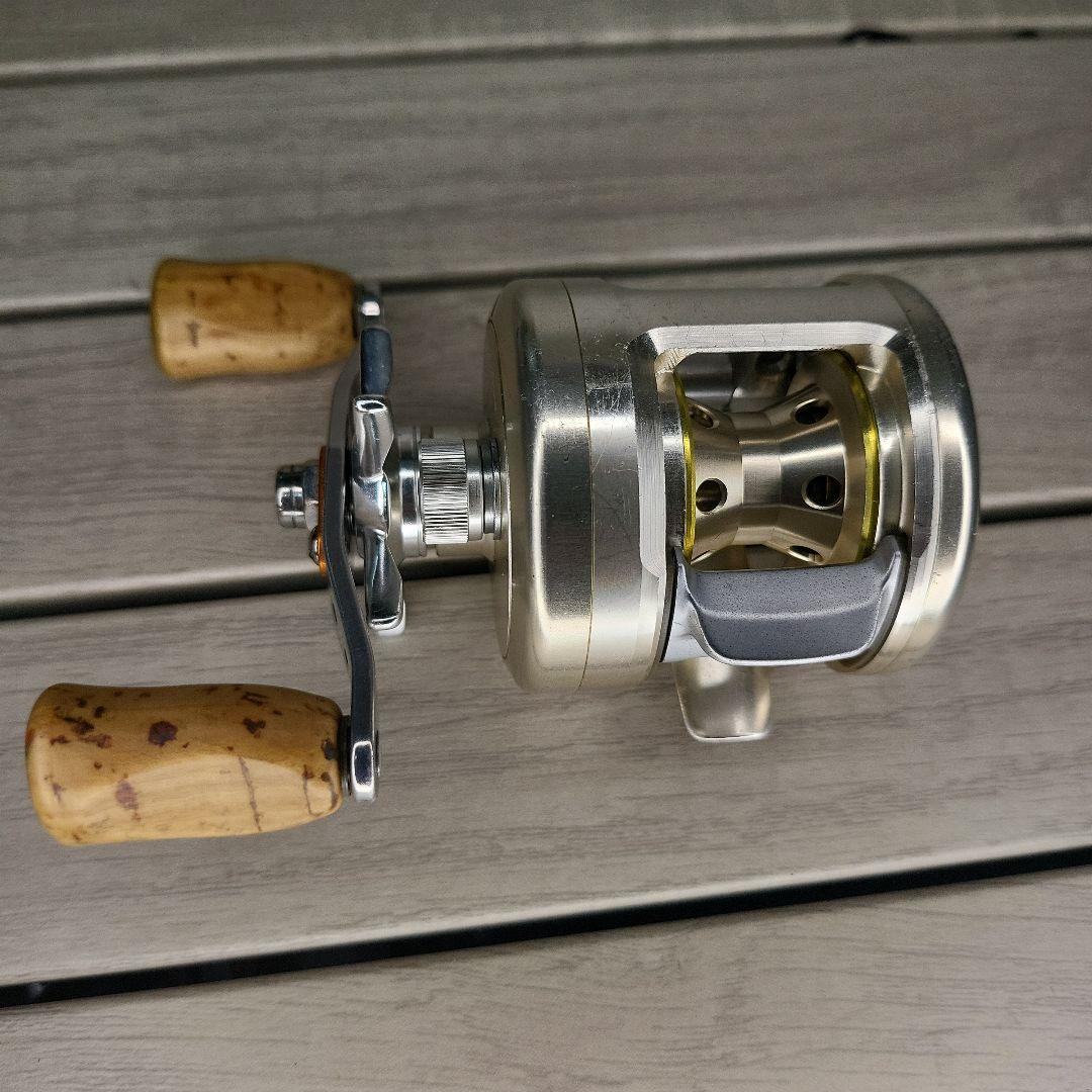 Daiwa ミリオネア　CV-Z 103L ベイトリール シルバー