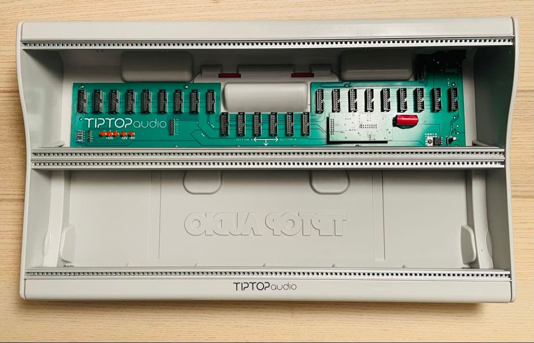 Tip Top Audio Mantis モジュラーシンセ　ケース