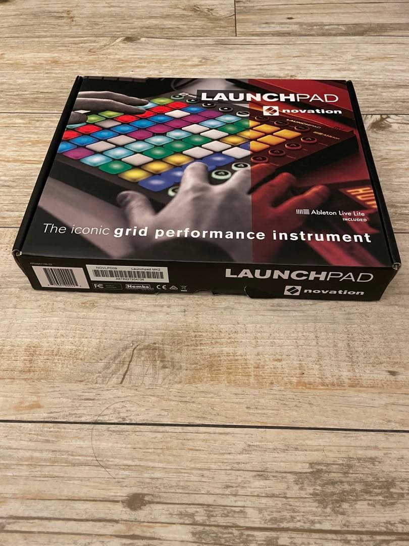 Novation Launchpad MIDIコントローラー