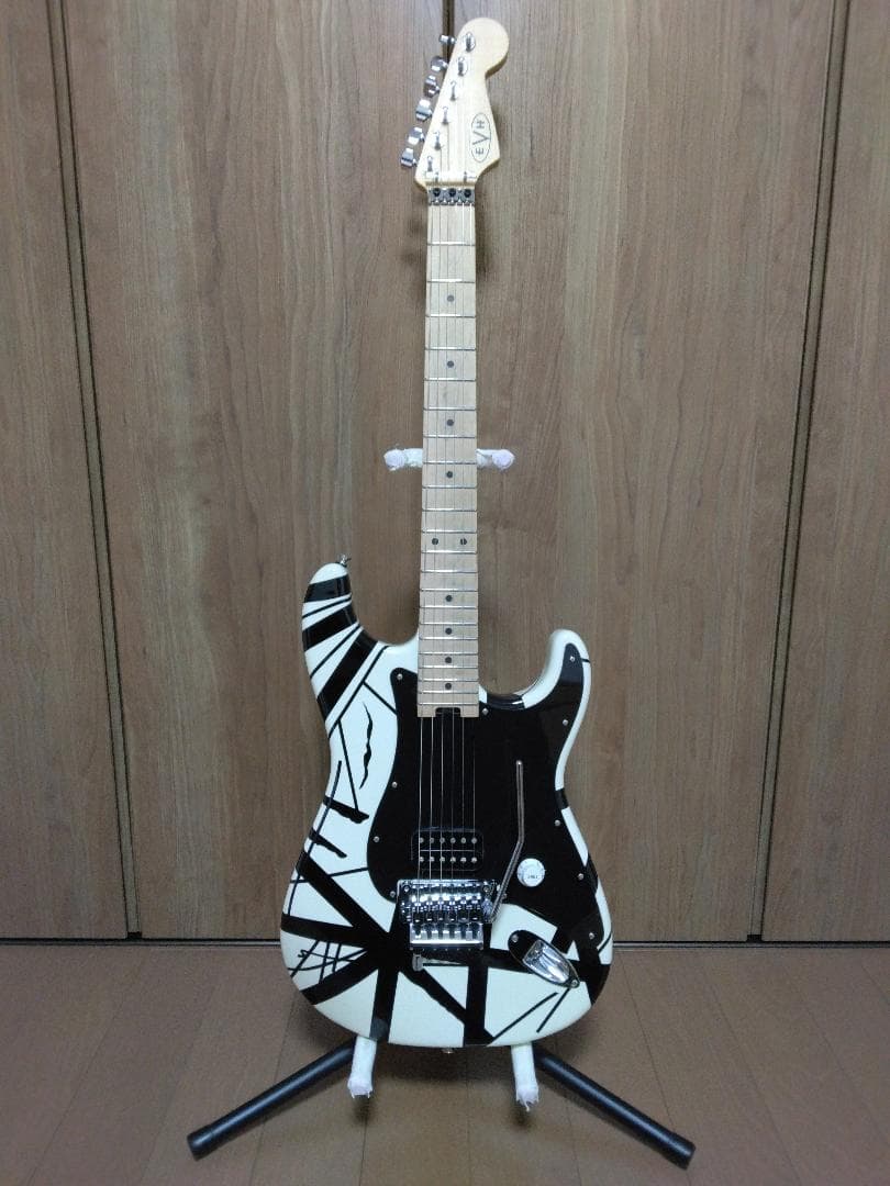 美品中古EVH Striped Series 白黒＋新品Fenderハードケース