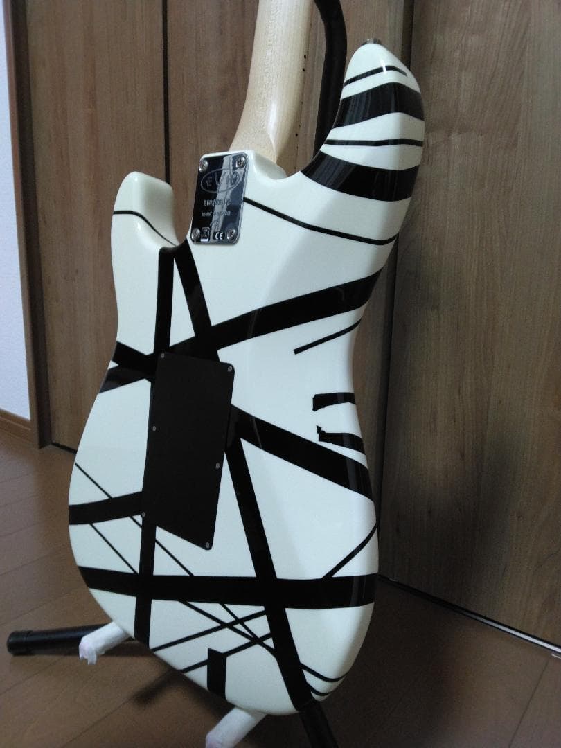 美品中古EVH Striped Series 白黒＋新品Fenderハードケース
