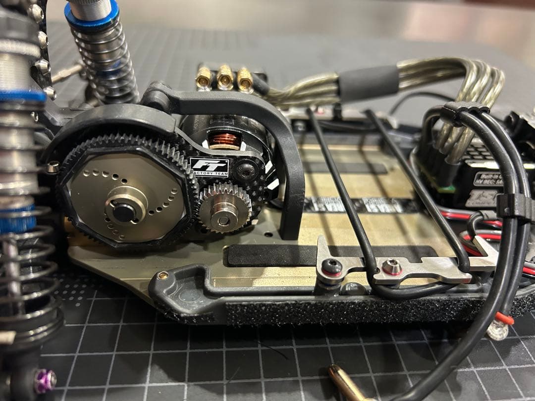 アソシエイテッドB6.2シャーシ&ESC(ダート仕様)