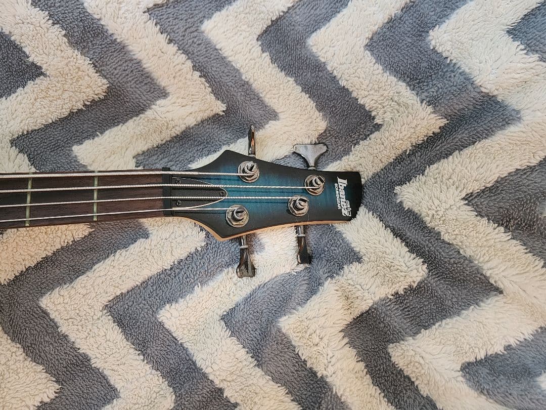 初心者、女性にも　Ibanez (アイバニーズ)Gio 4弦ベース