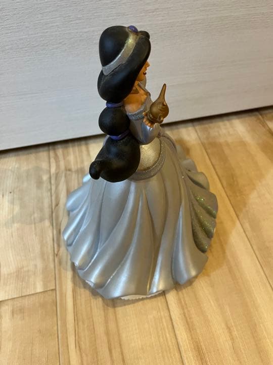 ディズニー　フィギュア　ジャスミン
