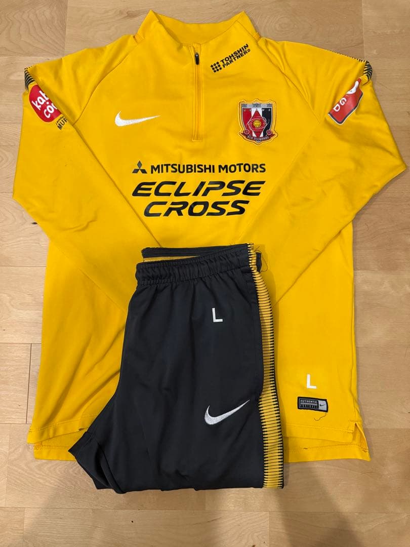 浦和レッズトレーニングウェア 上下セット 4点 支給品