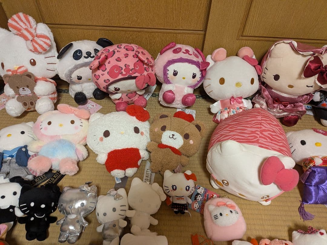 約83個　ハローキティ サンリオ ぬいぐるみ　マスコットご当地プライズアベイル