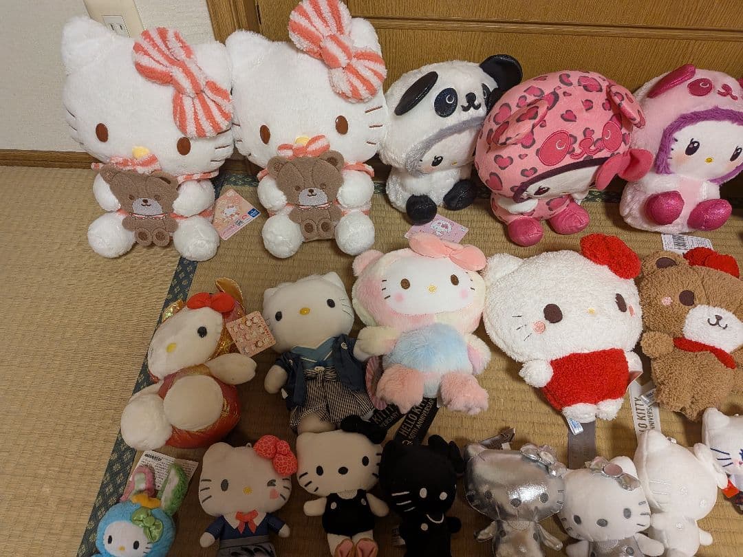 約83個　ハローキティ サンリオ ぬいぐるみ　マスコットご当地プライズアベイル