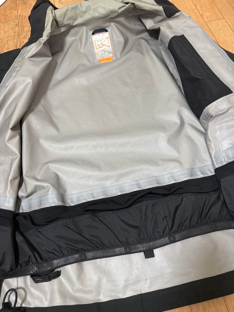 訳あり　BURTON AK 3L CONTINUUM 黒　L ウェア　ジャケット