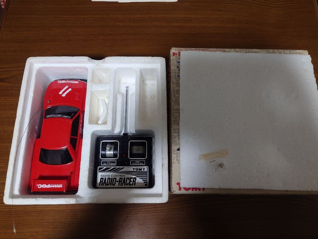 TOMY スカイラインシルエット ラジコンカー