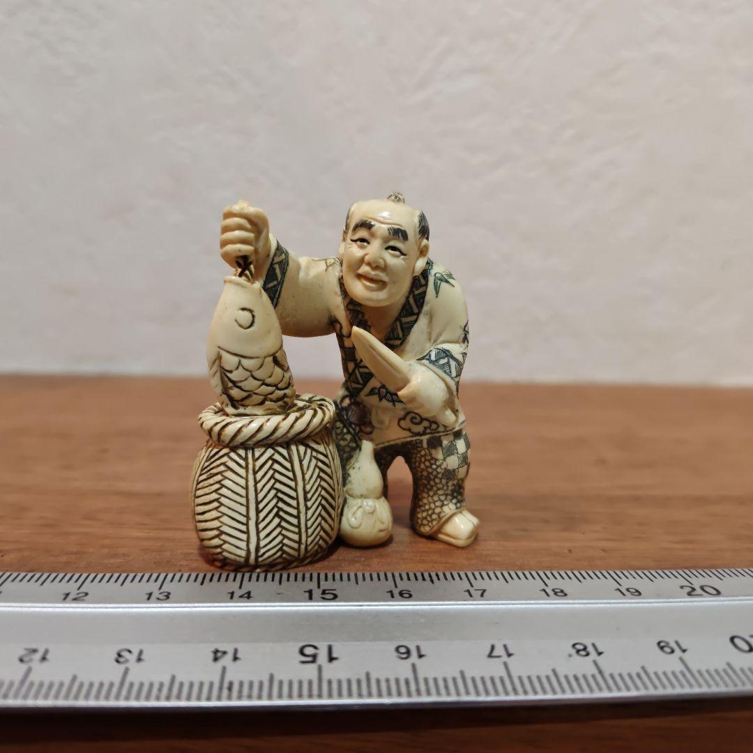 時代提物 人物根付 天然素材【魚売り】高さ約5.2cm 重さ26ｇ 江戸の暮らし