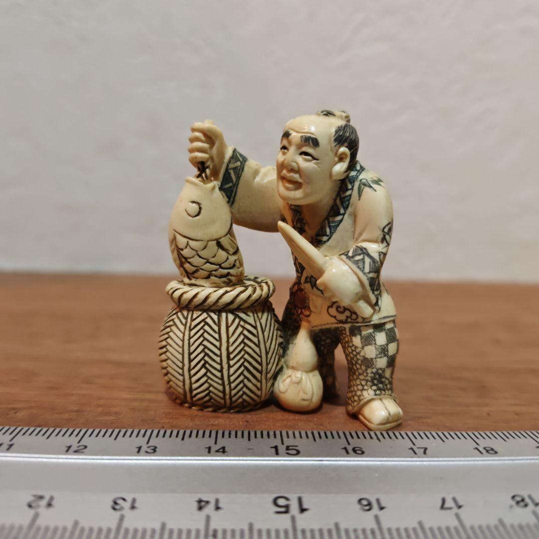 時代提物 人物根付 天然素材【魚売り】高さ約5.2cm 重さ26ｇ 江戸の暮らし