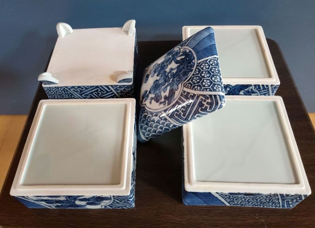 瀬戸焼 古染付写し 松竹梅 陶製四段重箱 木箱付（未使用品）