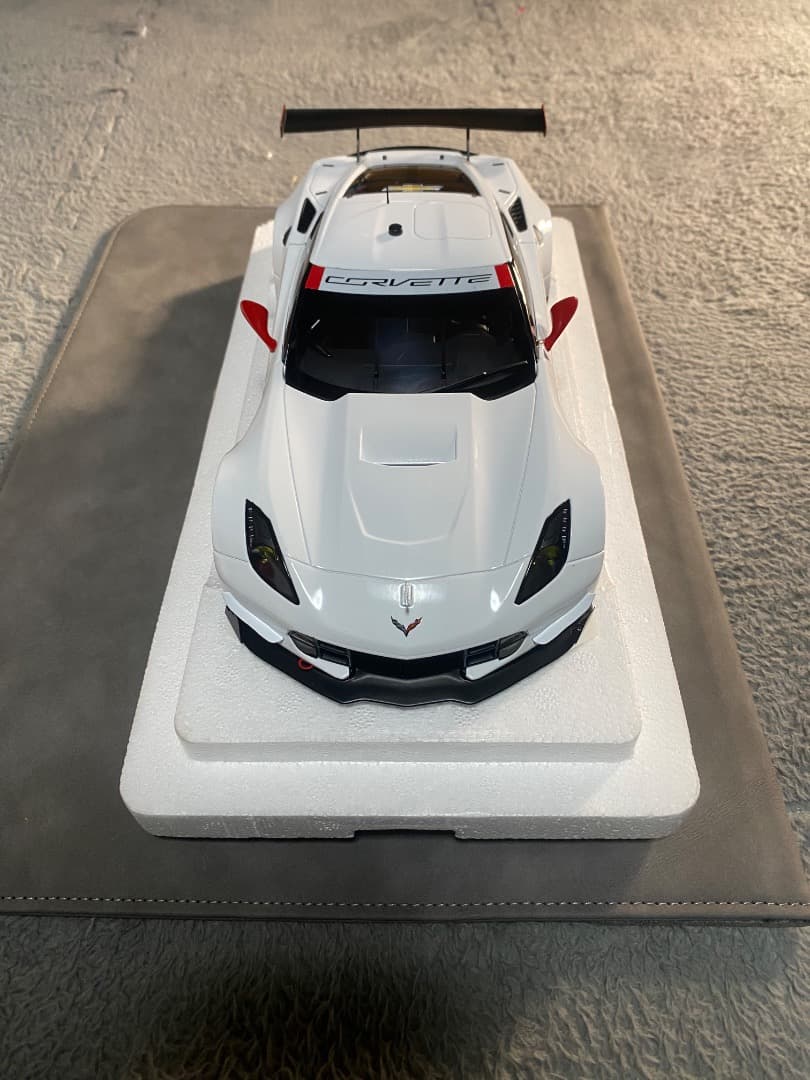 ぶ*ぃ様 (希少品)AUTOart 1/18 シボレー コルベット C7.R ホ