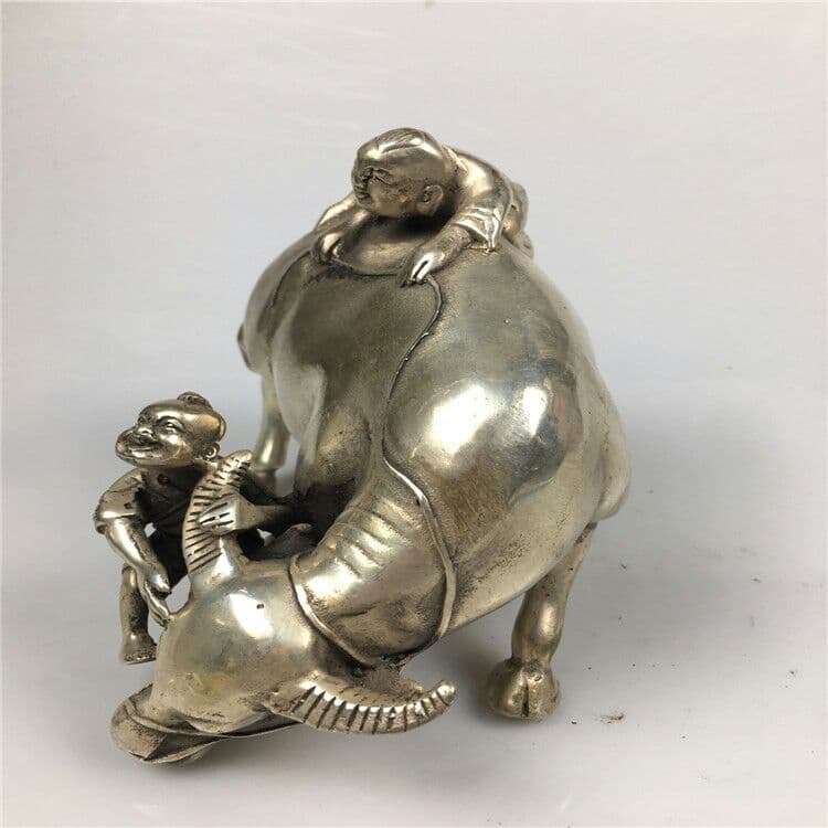 古白銅の子供たち牛の家の装飾品の置物を放します.