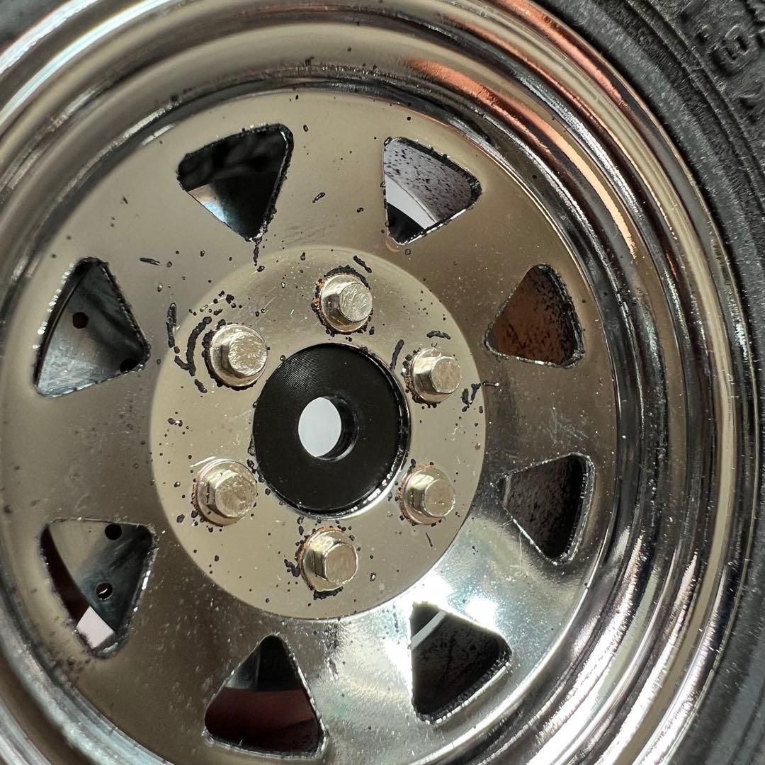 RC4WD 6LUG1.9クロームホイール、axial純正トレパドールタイヤ