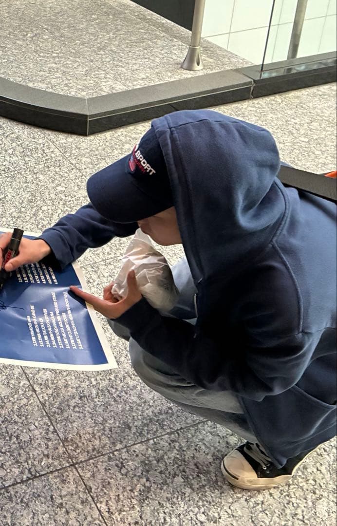 KUZIRA サイン入りポスター