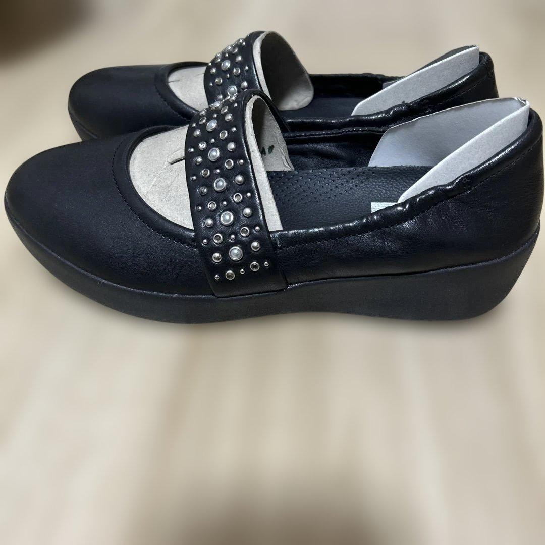 fitflop ストラップ付き黒シューズ
