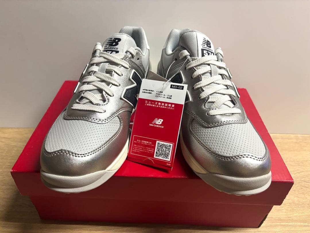 未使用 23.5cm 2E ニューバランスゴルフシューズWGS574R3シルバー