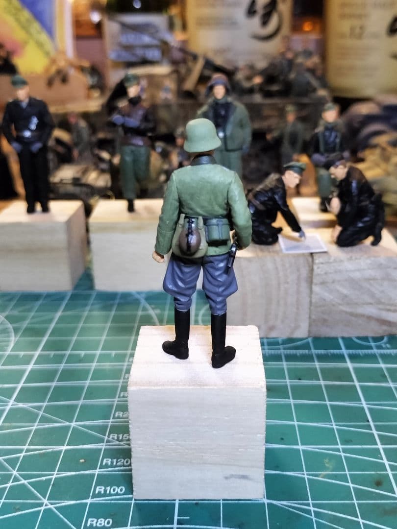 ミリタリー 1/35 ドイツ軍兵９体フィギュアセット&1/35キングタイガー