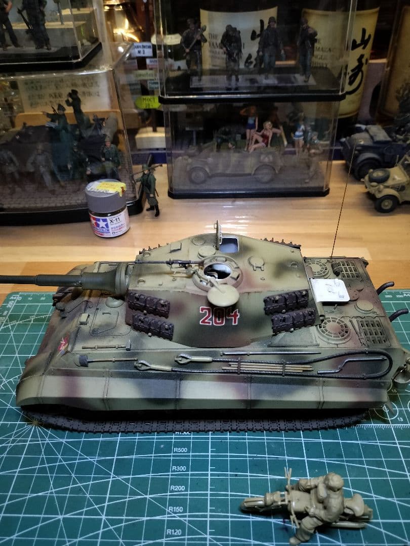 ミリタリー 1/35 ドイツ軍兵９体フィギュアセット&1/35キングタイガー