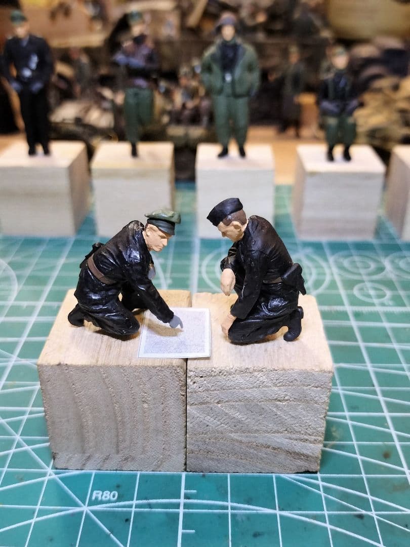 ミリタリー 1/35 ドイツ軍兵９体フィギュアセット&1/35キングタイガー