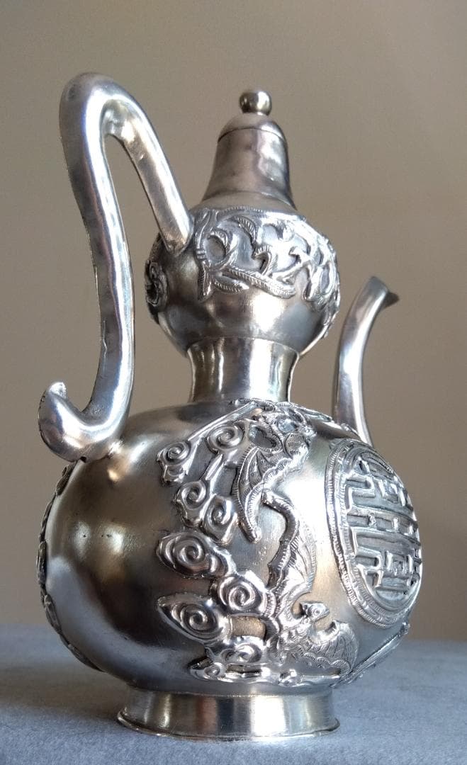 北京工芸品公司　銀製伝統的吉兆蝙蝠が取り囲む囍酒器329g全高195長150mm