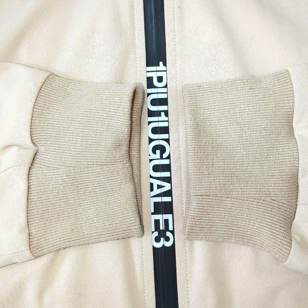 極美品 1PIU1UGUALE3 GOLFジップアップパーカー ベージュサイズV