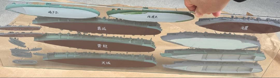 TYPE-B 戦艦、空母プラモデル　完成品　ガラスショーケース付き！