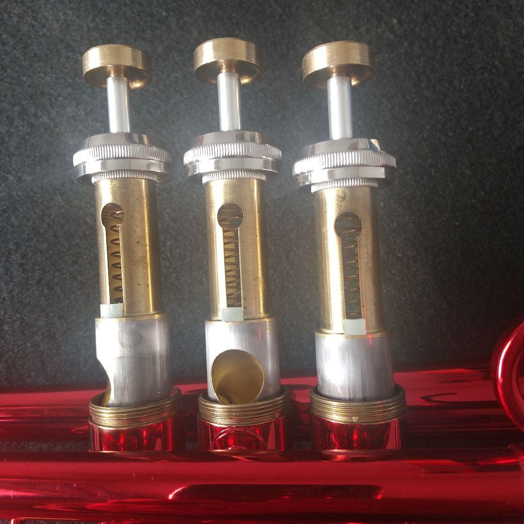 ケルントナー・トランペット「メタリックレッド」「ヘビートリム」仕様。