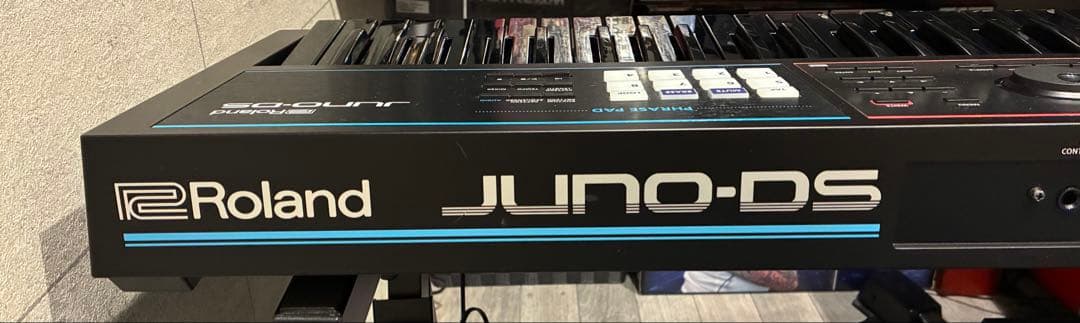 希少限定カラー ローランド JUNO-DS61B 61鍵盤 シンセサイザー
