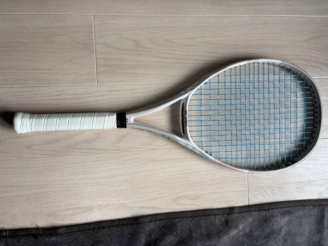 YONEX VCORE テニスラケット ホワイト