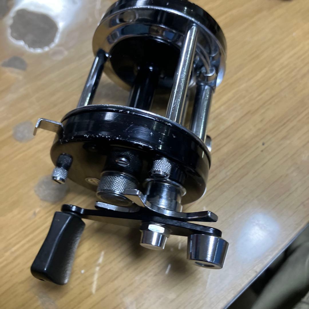 ベイトリール ブラック/シルバー