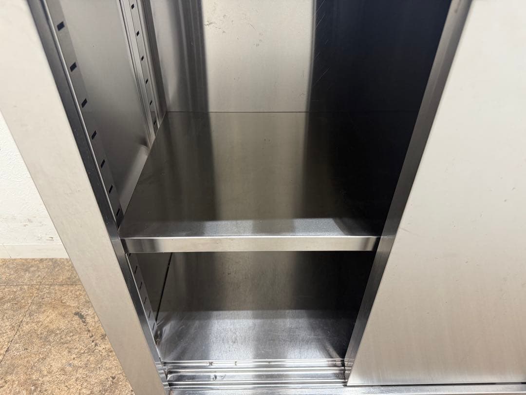 ステンレス　業務用　扉付き作業台　厨房　飲食店　W７５０ｘD４５０ｘH８００ｍｍ