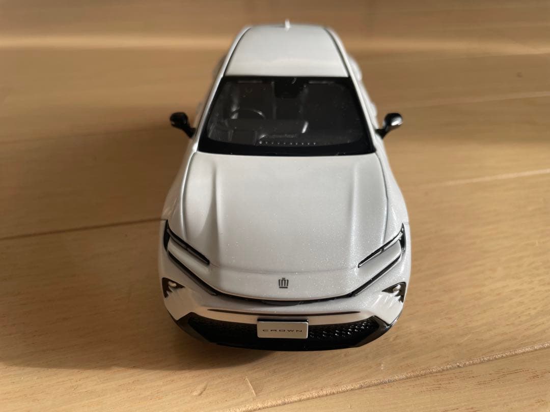 CROWN ミニカー ホワイト　非売品　色見本
