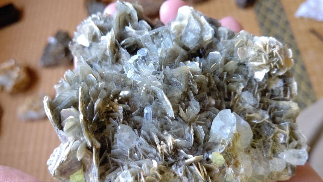 アクアマリン　原石　クラスター　緑柱石　パキスタン産　スカラドゥ　シガー渓谷