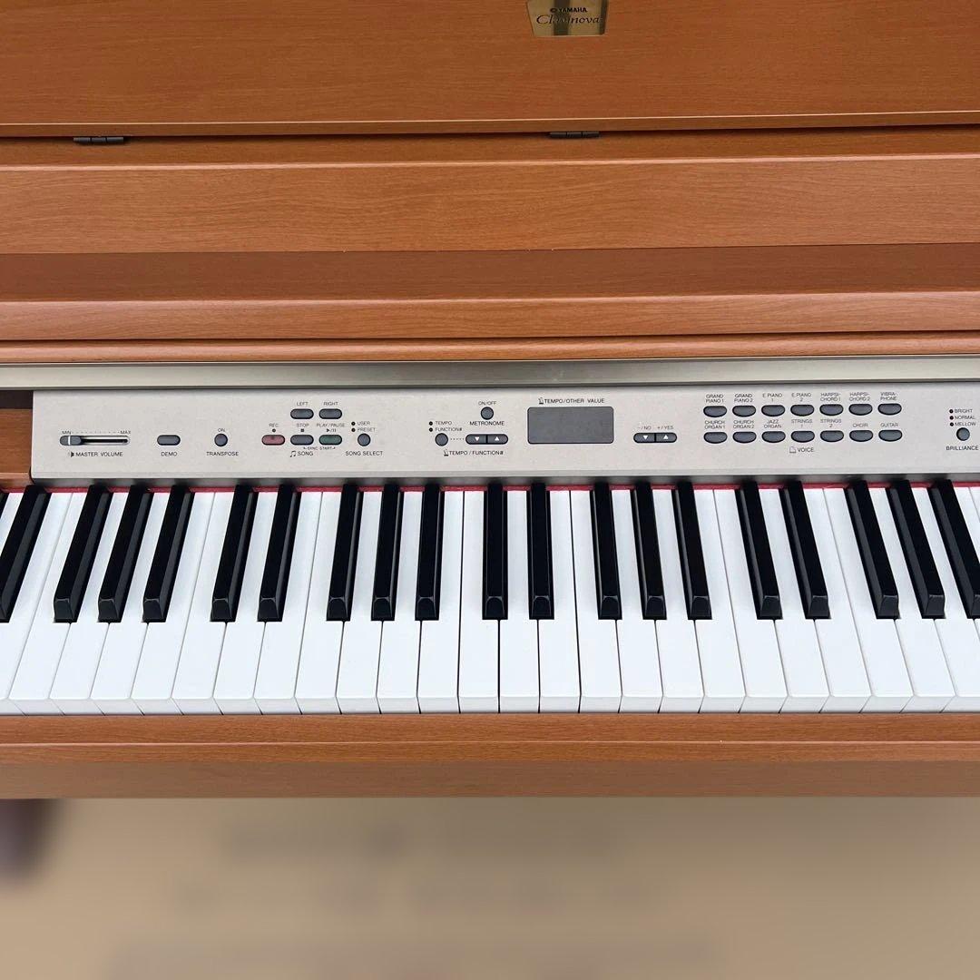 Yamaha Clavinova 木目調 3ペダル付き　CLP-230
