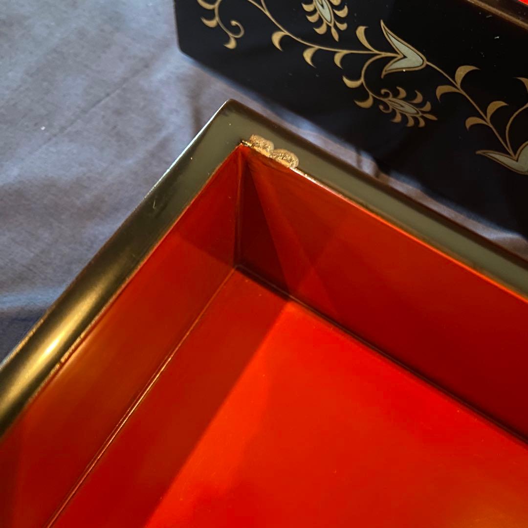 輪島塗　五段重箱　定紋重箱　蒔絵唐草　点彫り沈金　共箱付