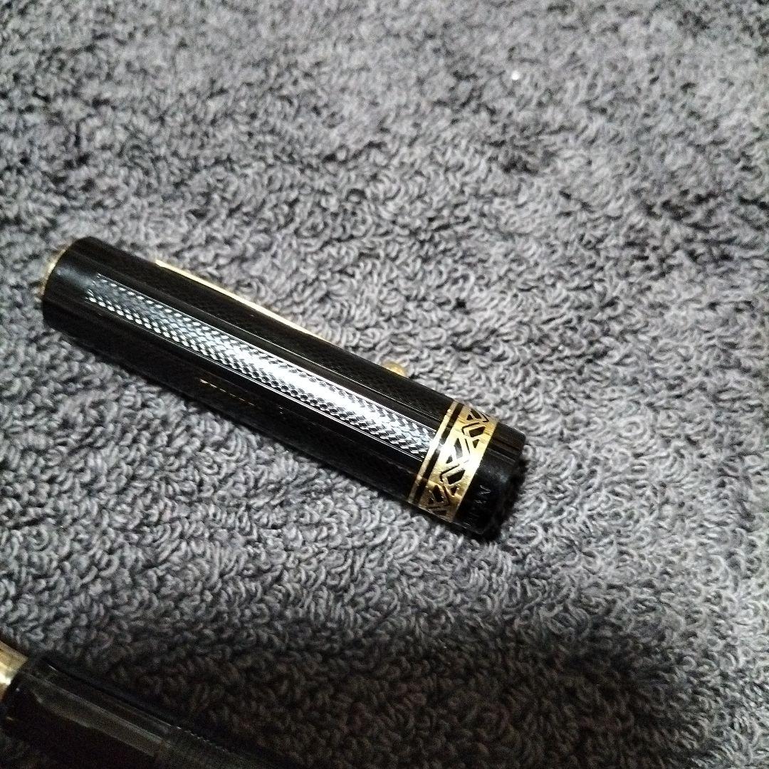 14K PILOT 万年筆 黒と金のアクセント