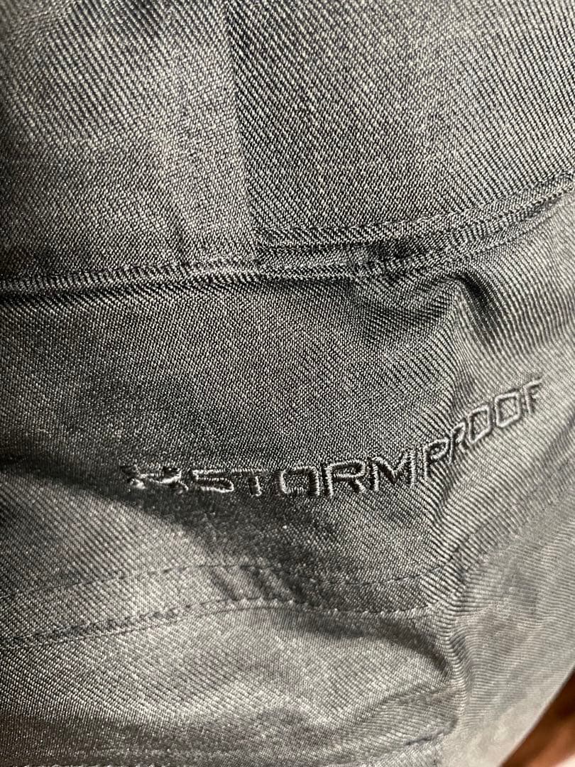 美品 アンダーアーマー　コールドギア スノボパンツ 170/78