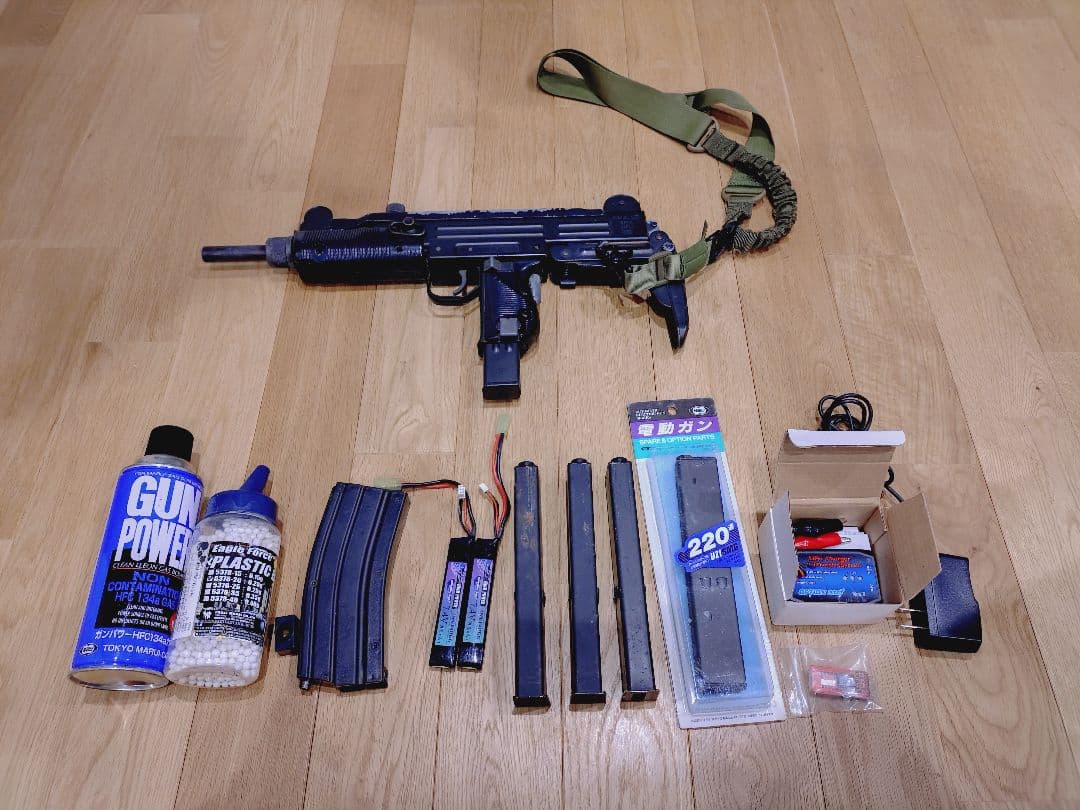 マルイ製　ＵＺＩ 電動ガン！！