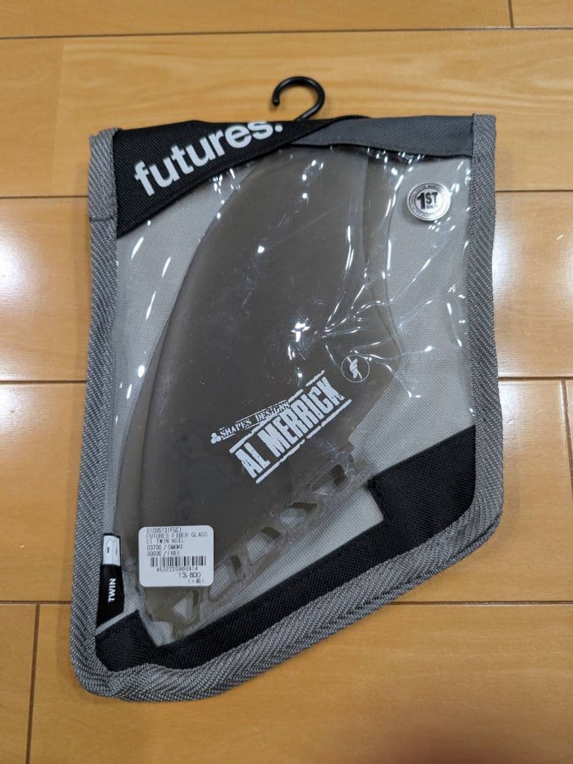 FUTURES FIBER GLASS CI TWIN KEEL FIN 中古品