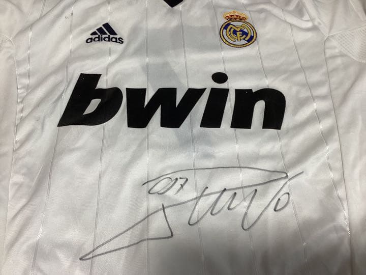クリスティアーノ・ロナウドの署名入りユニフォーム
